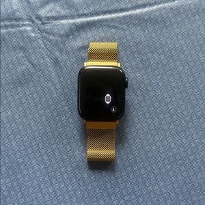Apple Watch SE (2nd Generation) (GPS 40mm) with Gold Mesh Band